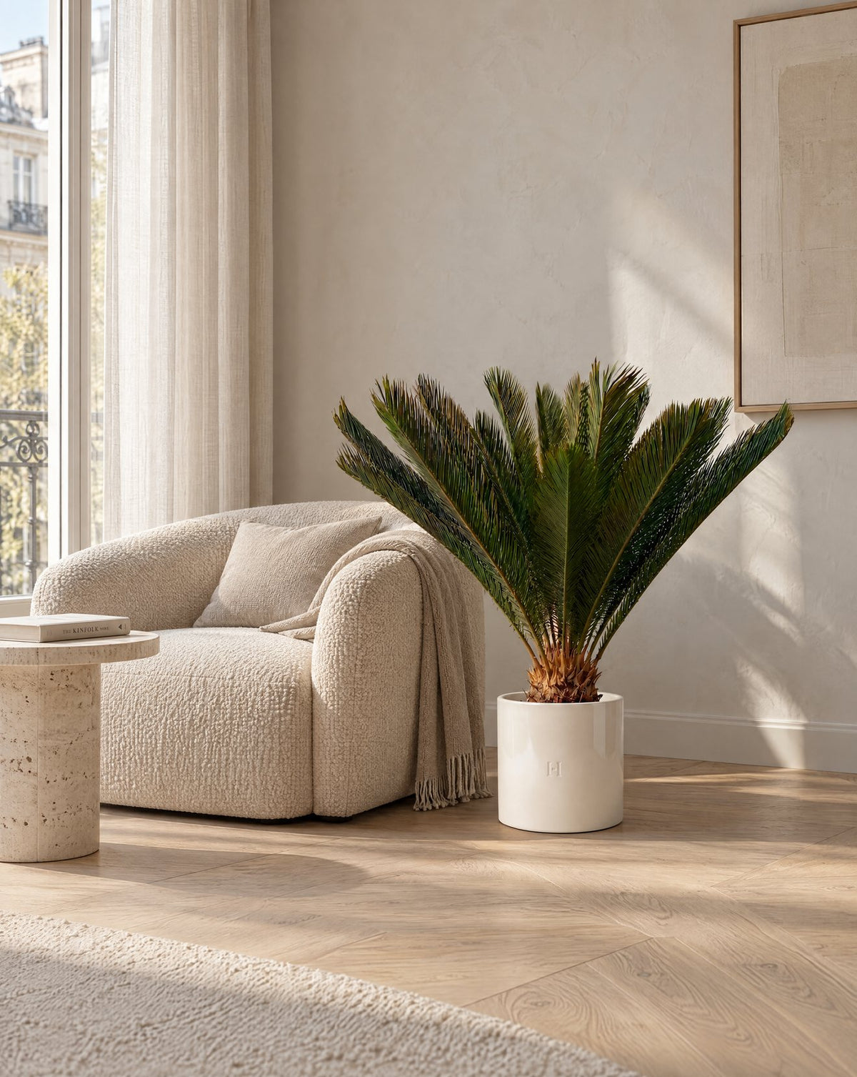 Cycas artificiel HOPER dans un coin lecture, lifestyle HOPER #Taille_95cm