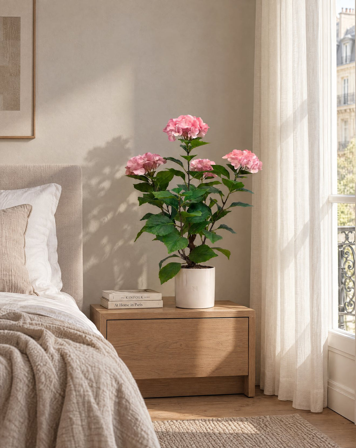 Hortensia rose artificiel HOPER dans une chambre, lifestyle HOPER #Taille_70cm